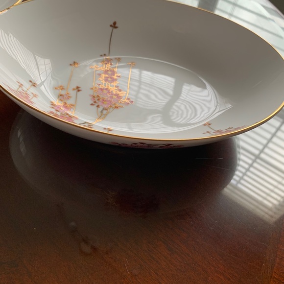 IMMACULATE Service for 18 PLUS Serving Pieces - Picture 8 of 11